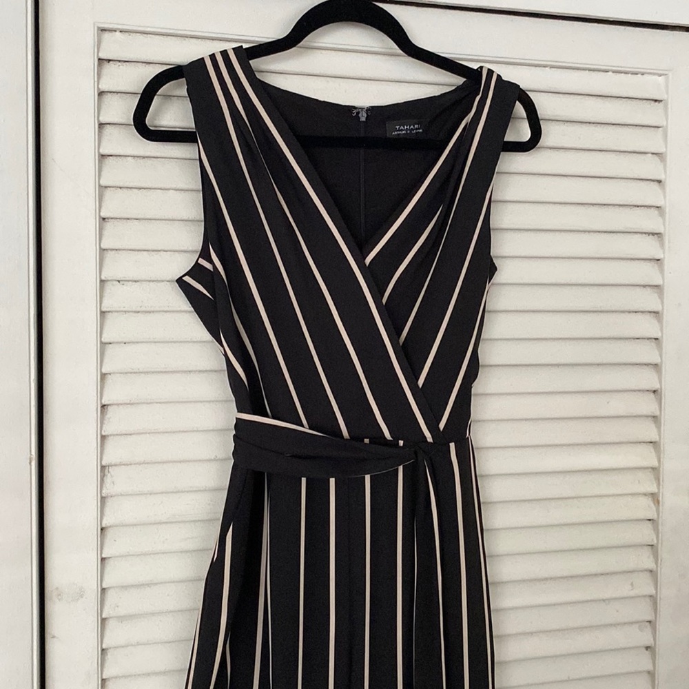 Tahari jumpsuit belted waist side pockets Black / White Striped wide leg